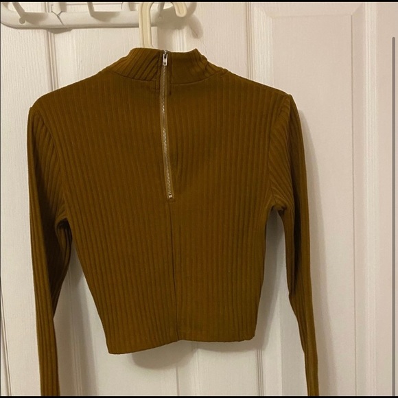 Three long sleeve crop tops - Picture 5 of 7